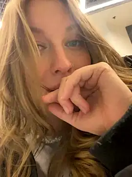 Sweet___Emily naked strip on cam for live sex video chat