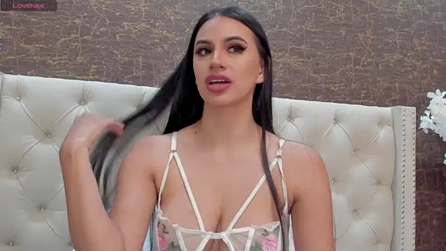 Taylor-Jonnees naked strip on cam for live sex video chat