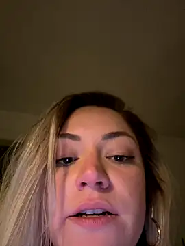 ToniVice naked strip on cam for live sex video chat