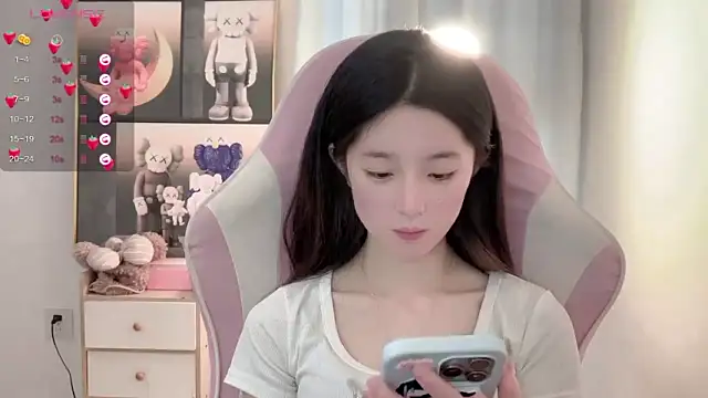 Uu-520 naked strip on cam for live sex video chat