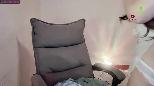 agreeable-22 naked strip on cam for live sex video chat