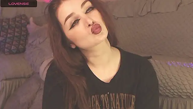 BritneyBarker naked strip on cam for live sex video chat