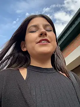 Chloe_in_public naked strip on cam for live sex video chat