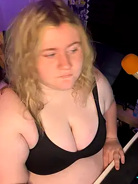 cinnabug naked strip on cam for live sex video chat
