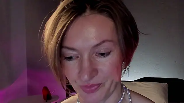 Dorothy_Meyer naked strip on cam for live sex video chat