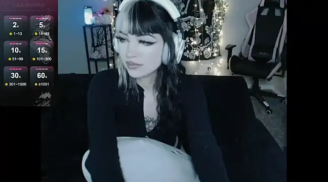 HeavenSins naked strip on cam for live sex video chat