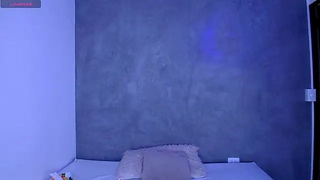 IamWillow naked strip on cam for live sex video chat