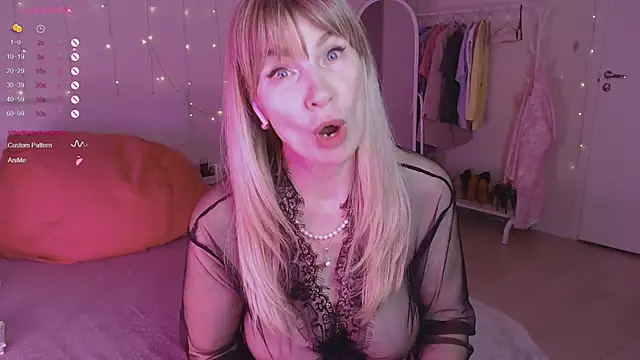 JuliaVilnet naked strip on cam for live sex video chat