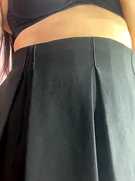 Laurenn- naked strip on cam for live sex video chat