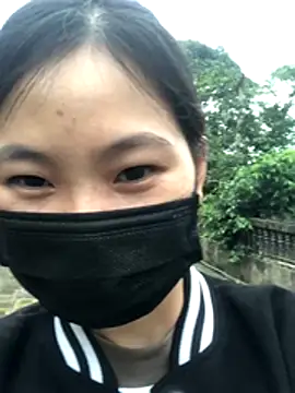Linhlinh222 naked strip on cam for live sex video chat