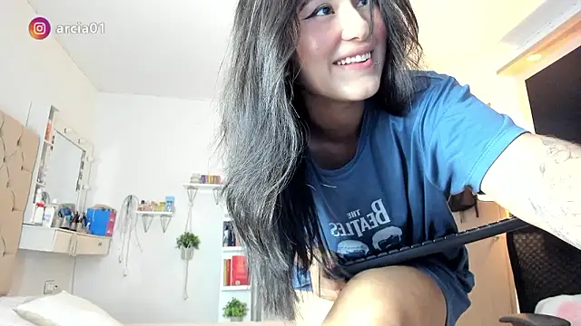 Maddie_Roses naked strip on cam for live sex video chat