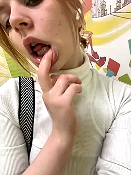 SiaCute naked strip on cam for live sex video chat