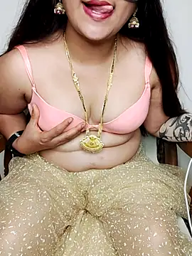traditional_housewife naked strip on cam for live sex video chat