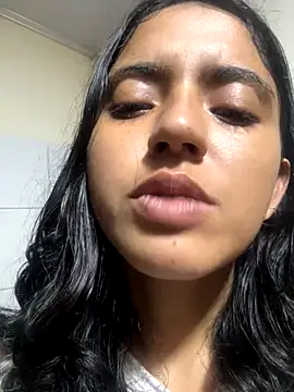 ViolettaSummer naked strip on cam for live sex video chat