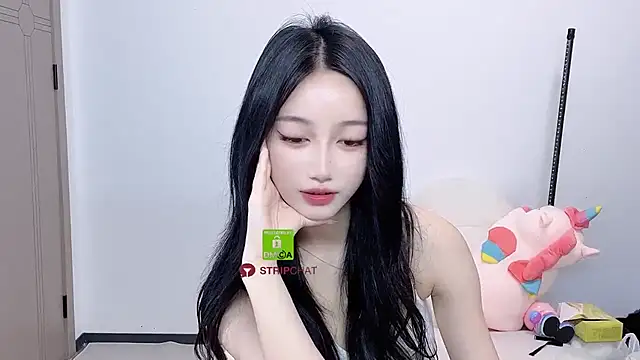 Yuette–168 naked strip on cam for live sex video chat