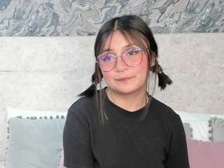 Cuttie Emery nude Live Sex Chat Room