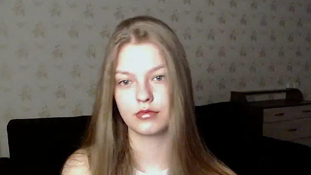 EmySway naked strip on cam for live sex video chat