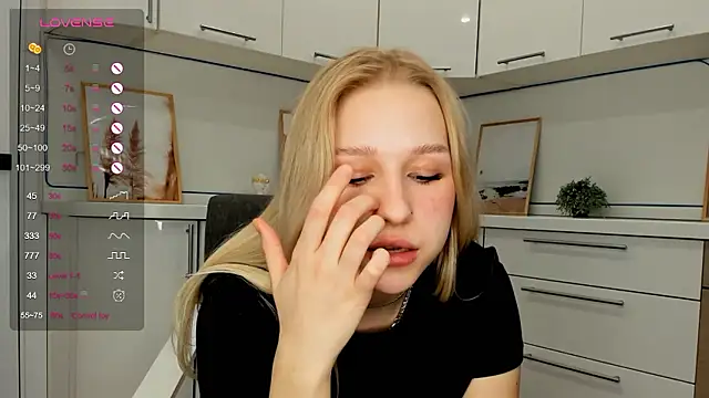GladysHemmings naked strip on cam for live sex video chat