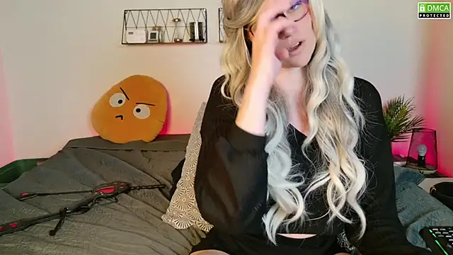 Kittychatte naked strip on cam for live sex video chat