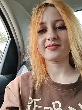 Lucy_Lazy naked strip on cam for live sex video chat