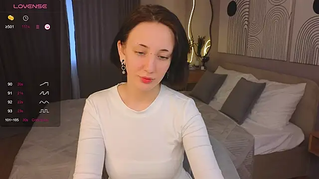 MaisieWilliams naked strip on cam for live sex video chat