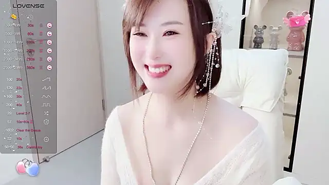 Minnieis naked strip on cam for live sex video chat