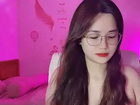 Queen_2k6 naked strip on cam for live sex video chat