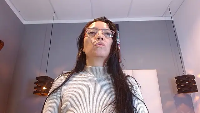 Roxxana_ naked strip on cam for live sex video chat