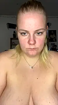 SexyLorii naked strip on cam for live sex video chat