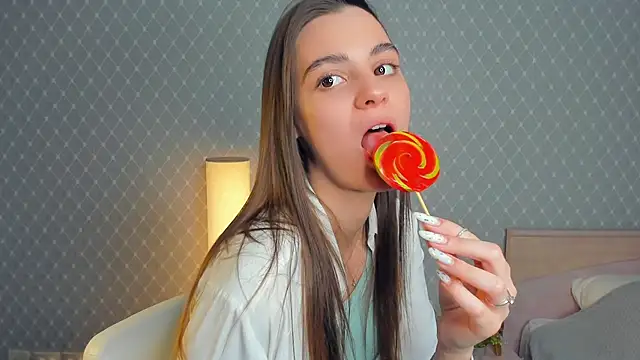 SiaPaint naked strip on cam for live sex video chat