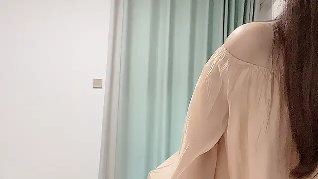 Yaya929 naked strip on cam for live sex video chat