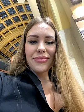 AlexisRenn naked strip on cam for live sex video chat