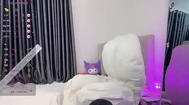 Hangkieu60 naked strip on cam for live sex video chat