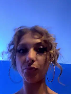 ScarletHedden naked strip on cam for live sex video chat