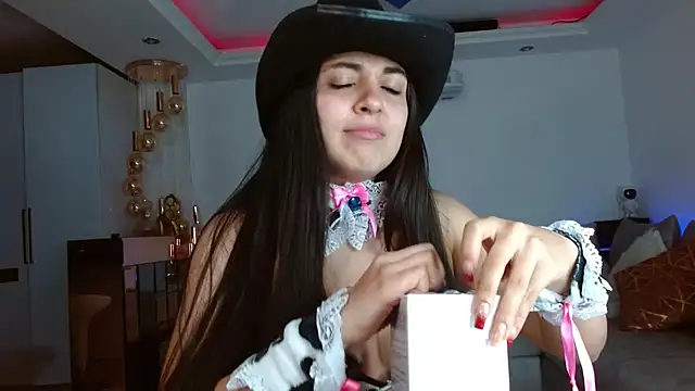 miasavagexx18 naked strip on cam for live sex video chat