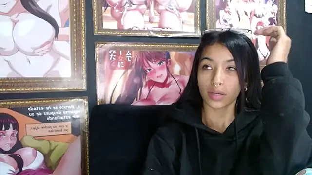 Nylaah_hot naked strip on cam for live sex video chat