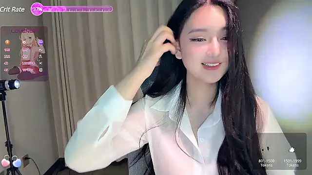 qwqing naked strip on cam for live sex video chat
