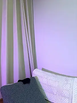 sweet-woman naked strip on cam for live sex video chat