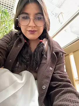 ChloeGraff naked strip on cam for live sex video chat