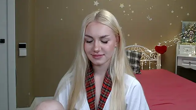 LoissPeach naked strip on cam for live sex video chat