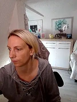 SexyJulia21 naked strip on cam for live sex video chat