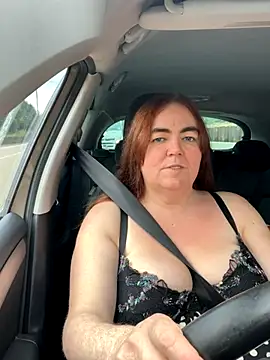 curvy-milf-abbie naked strip on cam for live sex video chat