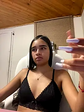 Im_samantha_ naked strip on cam for live sex video chat