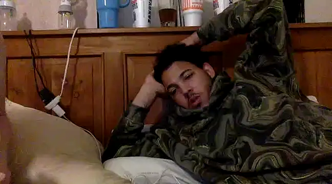 kaynzo07 naked strip on cam for live sex video chat