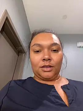 PrettyWithaWaterpark2 naked strip on cam for live sex video chat