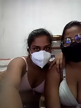 SexyMaxies naked strip on cam for live sex video chat