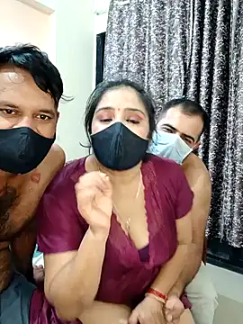 Sizzling_Couple naked strip on cam for live sex video chat