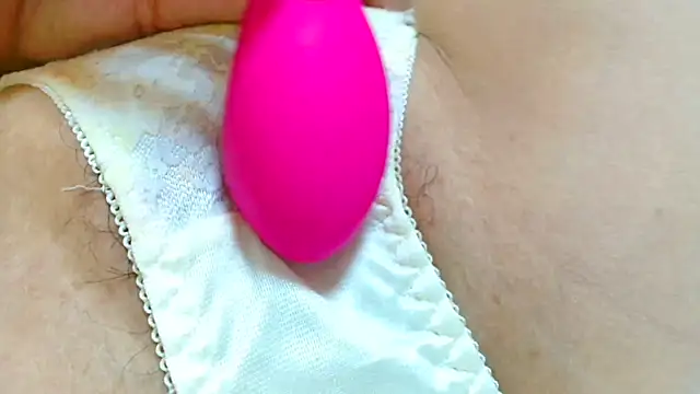 liliyRiSAcha-n naked strip on cam for live sex video chat