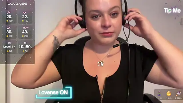 NaughtyWifeUK naked strip on cam for live sex video chat