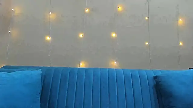 PrincySpicy naked strip on cam for live sex video chat